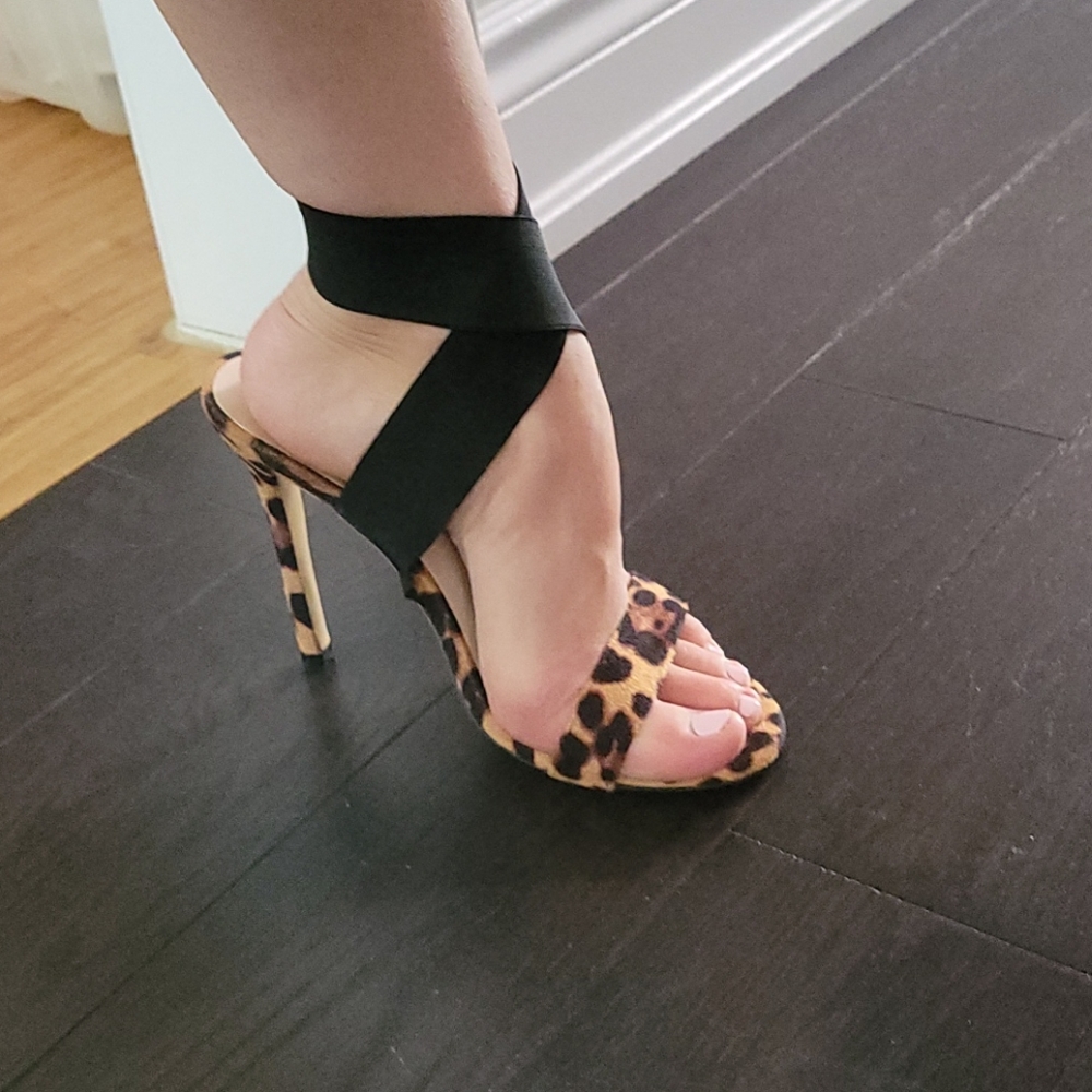 Leopard print size 8 heels with straps